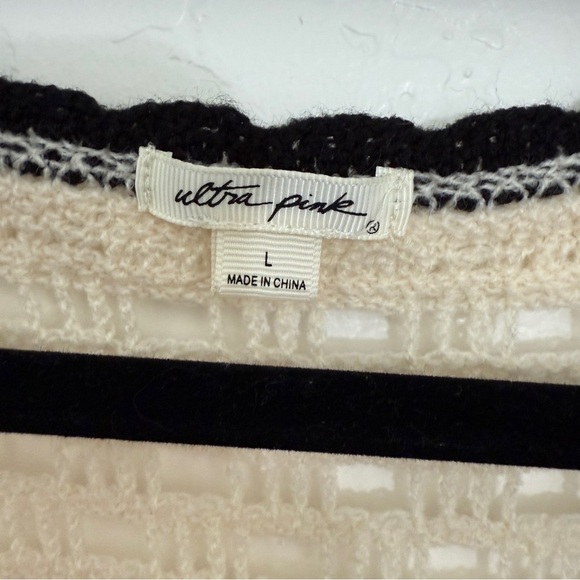 🖤 Ultra Pink Crochet Cardigan – Size L - Picture 2 of 6